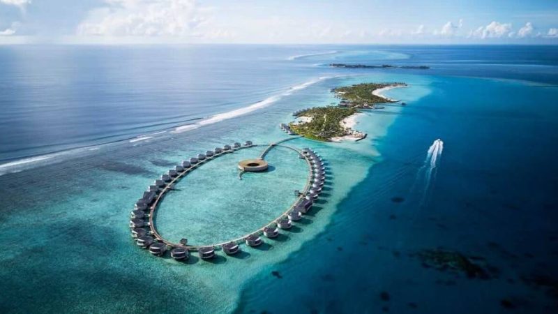 “Maldives: A Tropical Paradise in the Heart of the Indian Ocean”
